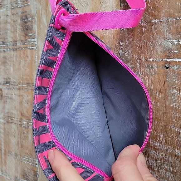 Under Armour Wristlet Pink & Gray 5.5 x 8" - Picture 3 of 3